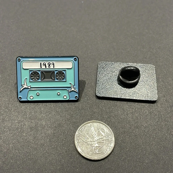 $5 Bundled Taylor Swift 1989 Cassette Metal Enamel Pin - Picture 2 of 2